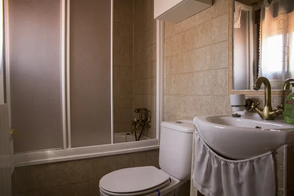 BAÑO EN HABITACION DE MATRIMONIO
