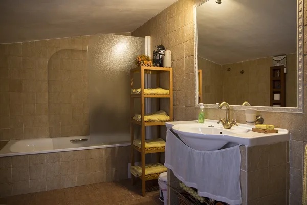 BAÑO EN HABITACION MATRIMONIO